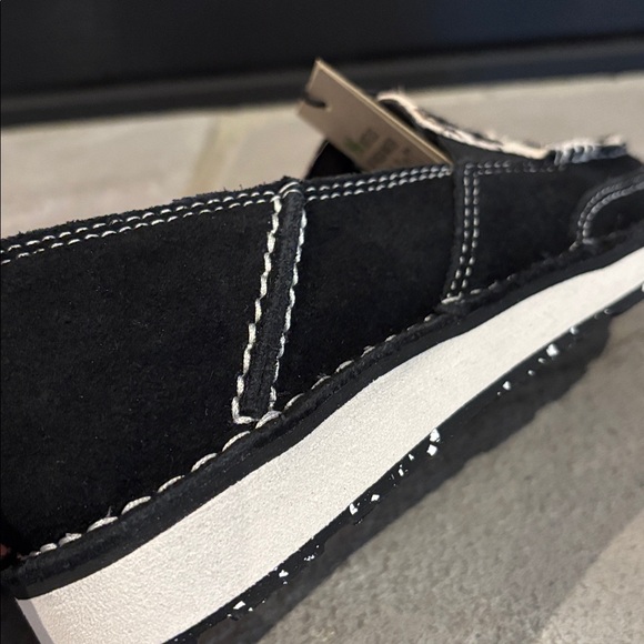 Ariat Cruiser Black Suede Black & White Hair On - Picture 7 of 10